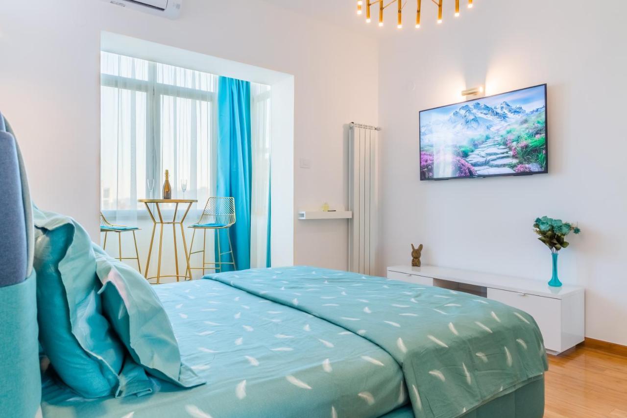 New Studio Carturesti - City Center Boekarest Buitenkant foto